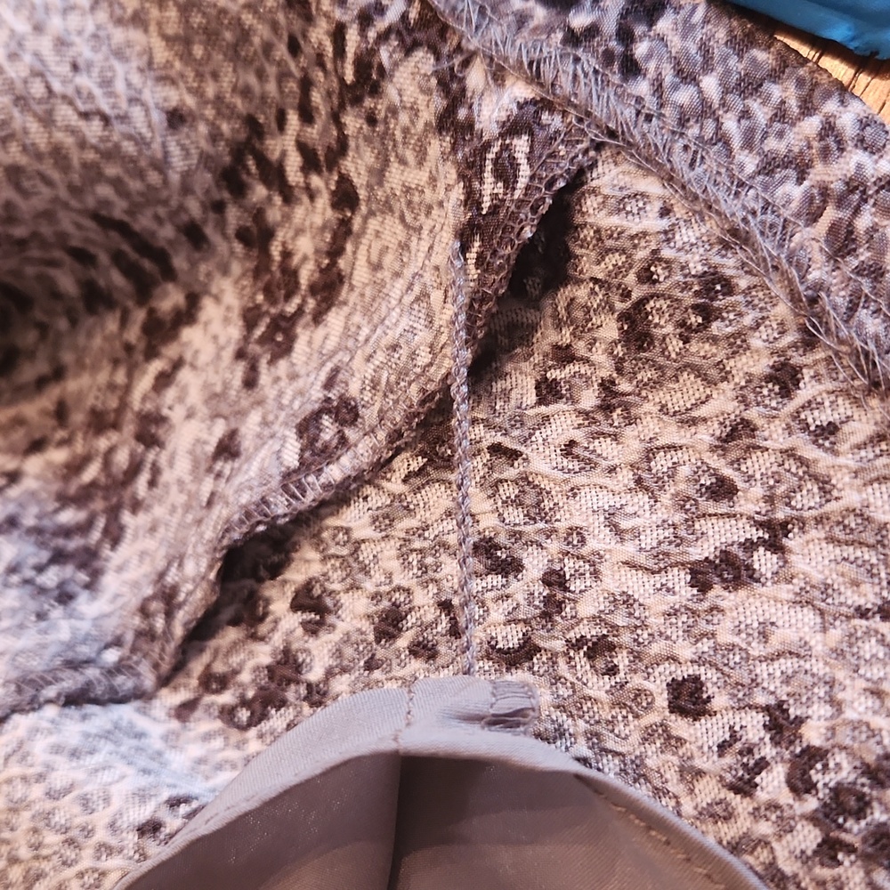 28. Ann Taylor,  Women's dress Petite,  Size  OP,  Snake skin design - Picture 9 of 11